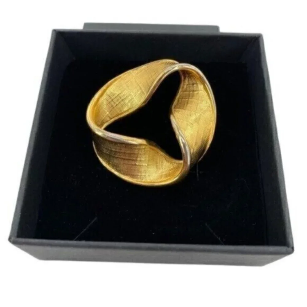 Vintage Napier Textured Circular Ribbon Two Tone Signed Brooch